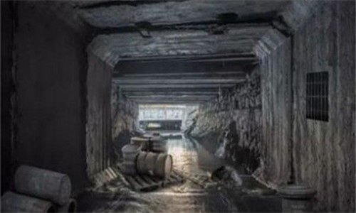 逃出地下排水管